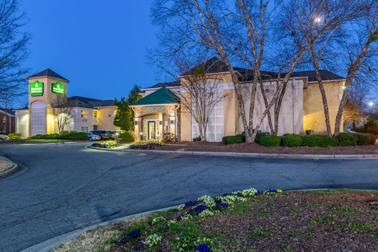 נורקרוס Hometowne Studios By Red Roof Atlanta Ne - Peachtree Corners מראה חיצוני תמונה